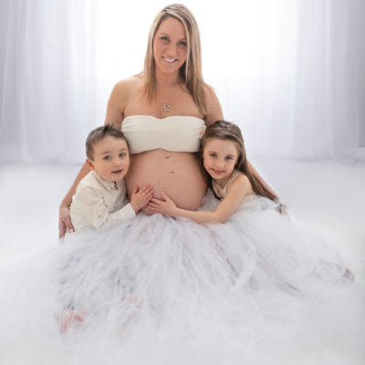 Maternity photoshoot. Mum-to-be and children. Photographer Cheryl Catton at home studio in Woking.