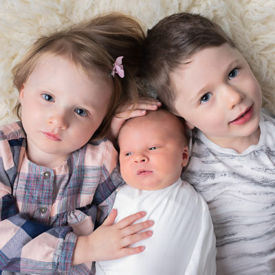 Newborn baby photography photo shoot. Photo with family / siblings.. Photographer of photo shoot is Cheryl Catton , Woking.